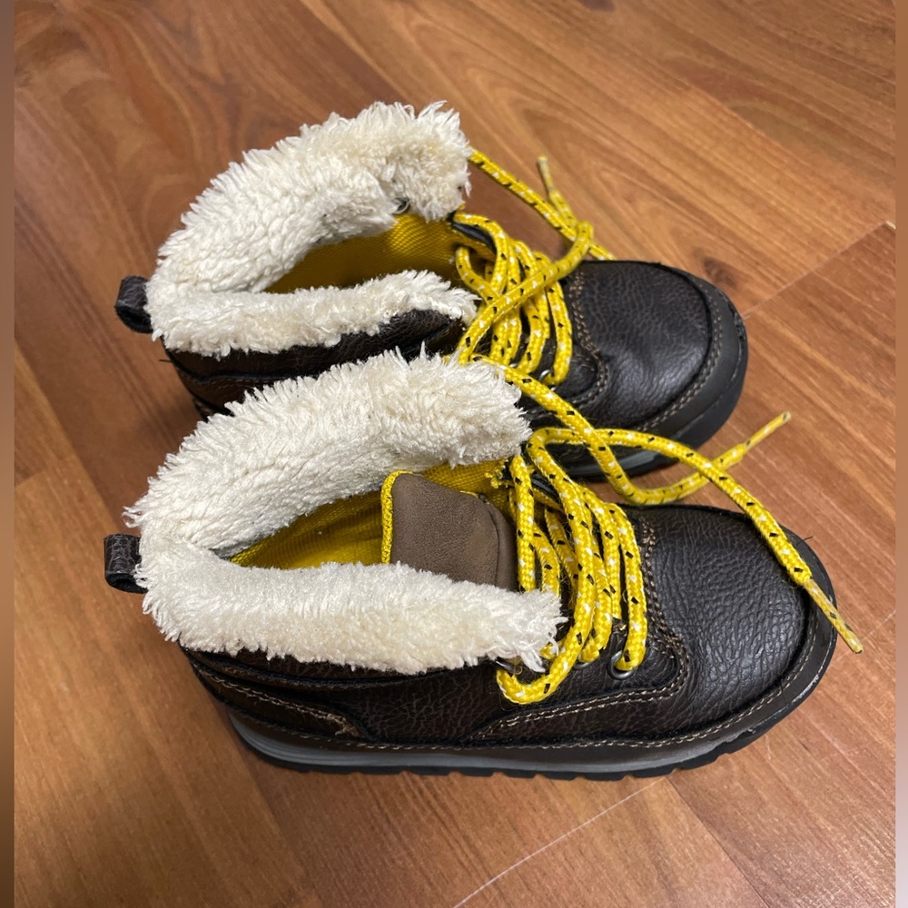 Carter’s winter boots